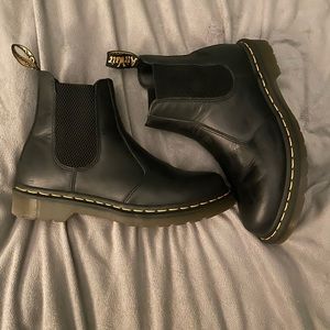 Like New Chelsea Boot Dr. Martins
